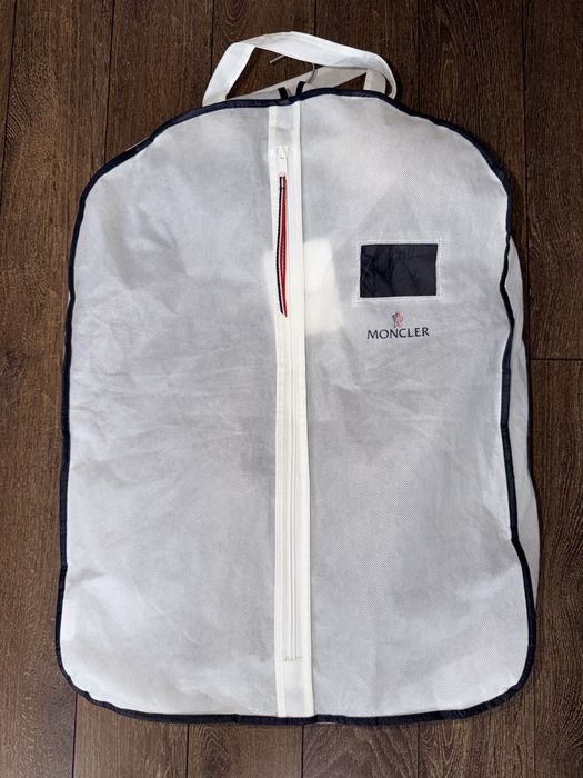 Оригинален MONCLER бебешки зимен космонавт 9м/12 м. с пух,качулка ,ботушки и колан