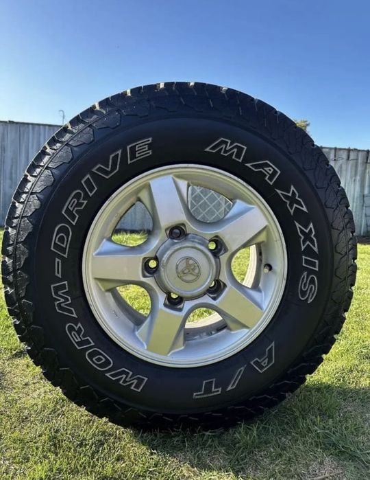 Продам резину на джипа