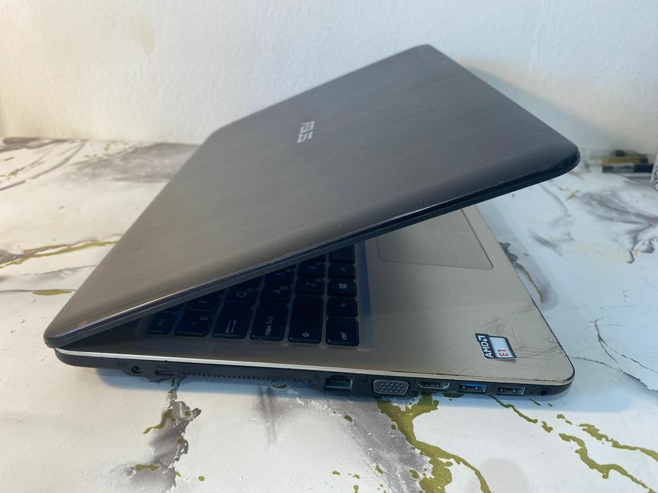 ASUS Vivo book офисник