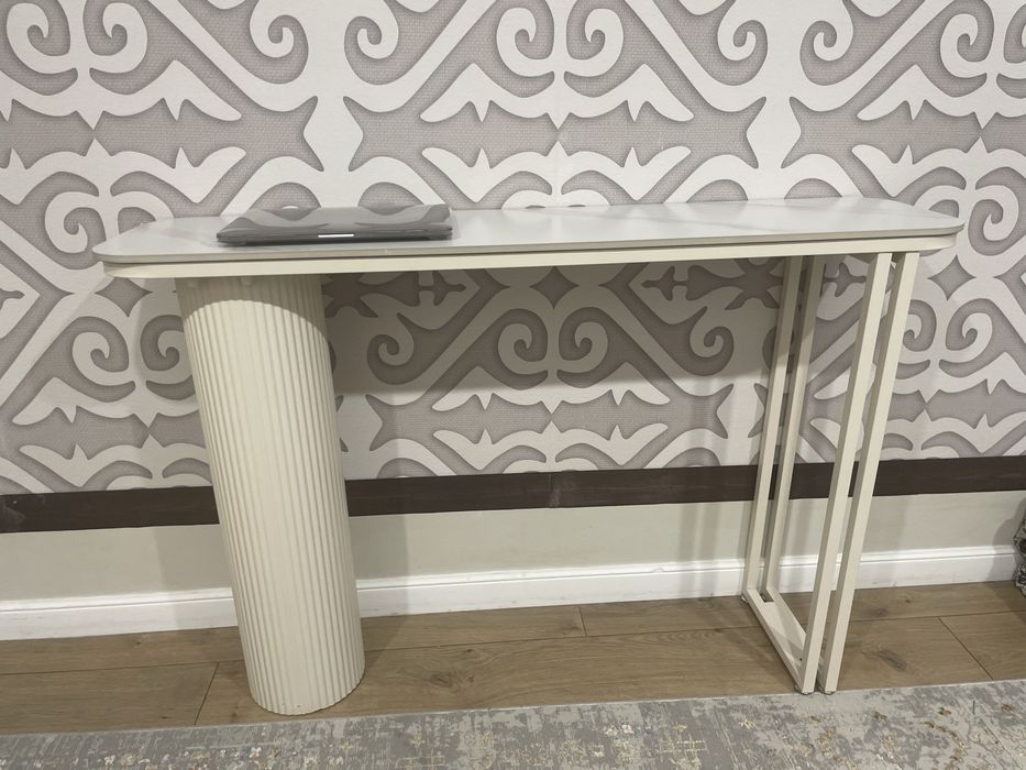 Консоль и 2 стола можно вместе можно отдельно
