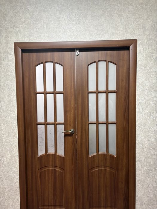 Двери межкомнатные б/у