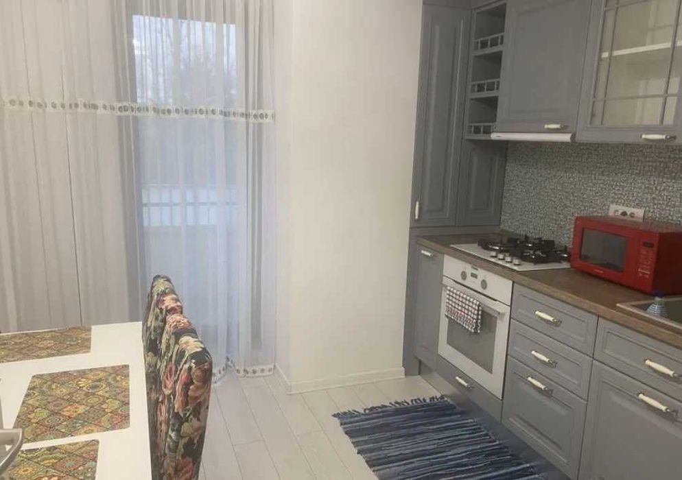 Дава се под наем Тристаен апартамент в Пловдив, Център - 72 кв.м за 178.5 € - Снимка #1