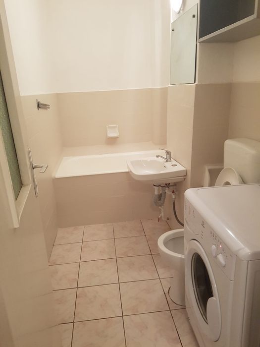 Închiriez ap. 2 camere decomandat cu lift B-dul Dacia 56mp