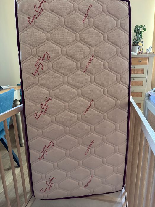 Матрак Pierre Cardin +бебешко креватче Ikea