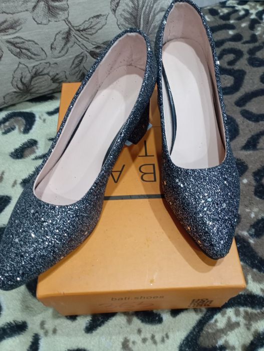 Продам туфли праздничные