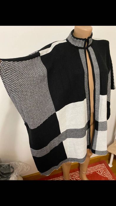 Pelerine tricotate , Poncho