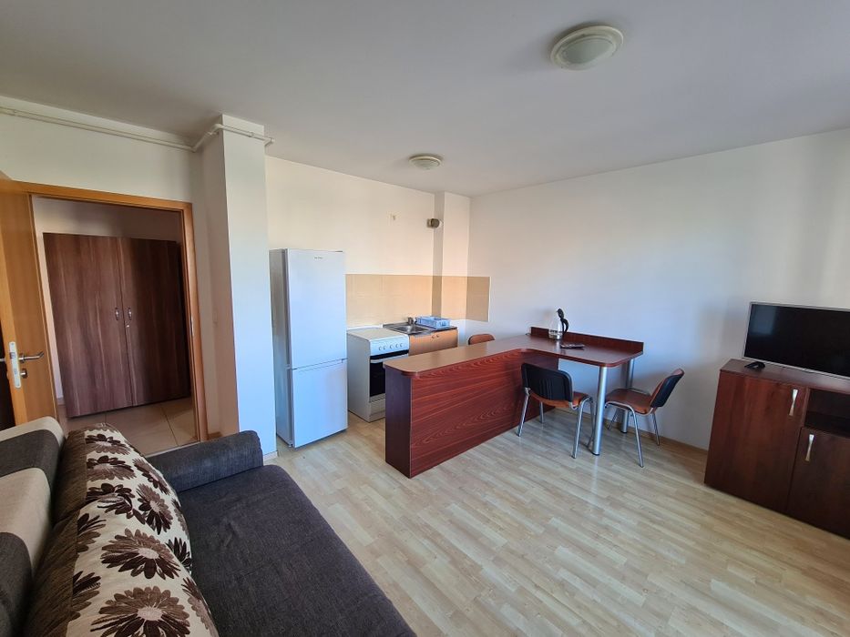 PROPRIETAR inchiriez apartament 2 camere cu loc de parcare. CORESI