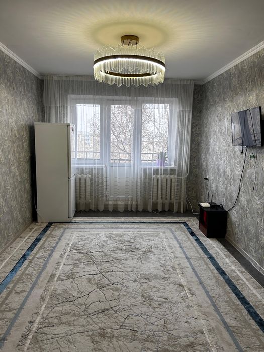 Продаётся  3-х квартира. Адрес: 1-й микрорайон, дом 8. 4-й этаж