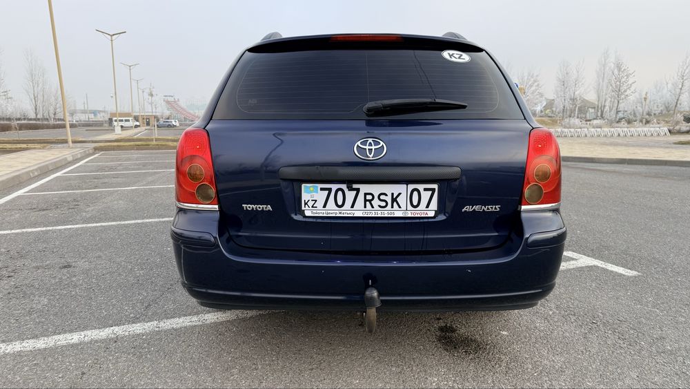 Toyota avensis 2003г