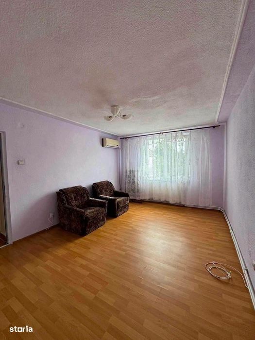 De vanzare apartament cu 3 camere, 2 bai cu aerisire,balcon 52000euro