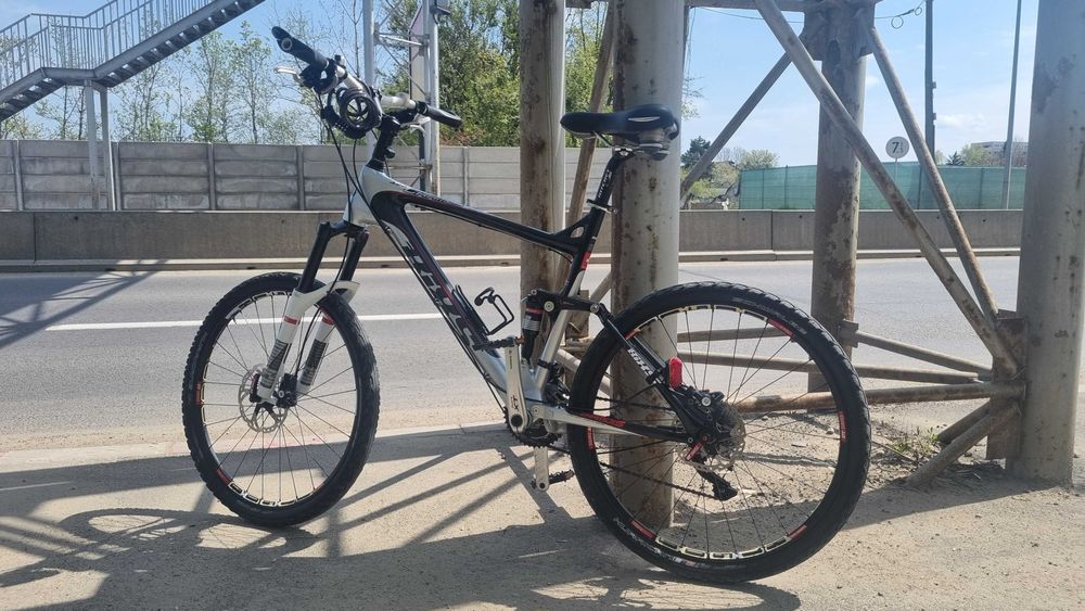 Bicicleta Full suspension Full Carbon BIXS L