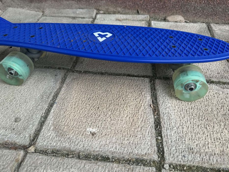 Penny Board / Skateboard albastru cu roți luminoase – stare foarte bună