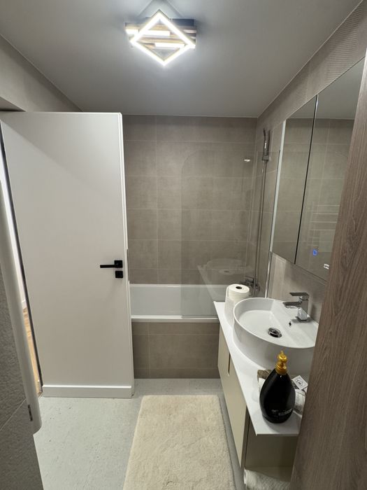 Inchiriez apartament 2 camere (72 mp) in complexul Avanera, Suceava