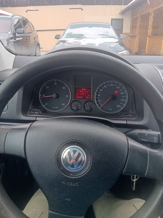 Vând Volkswagen Golf  V