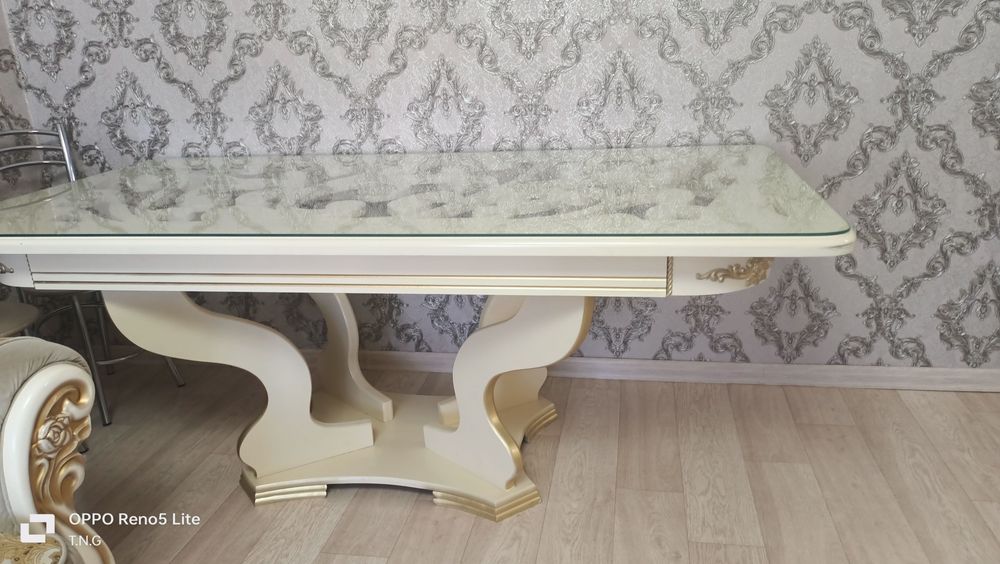 Продам стол за 50.000 есть торг