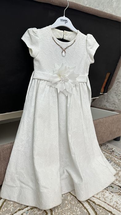 Продаются детские платья б/у