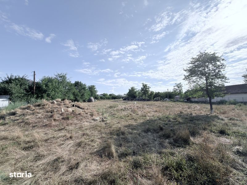 2300mp la Rachiti teren intravilan la strada
