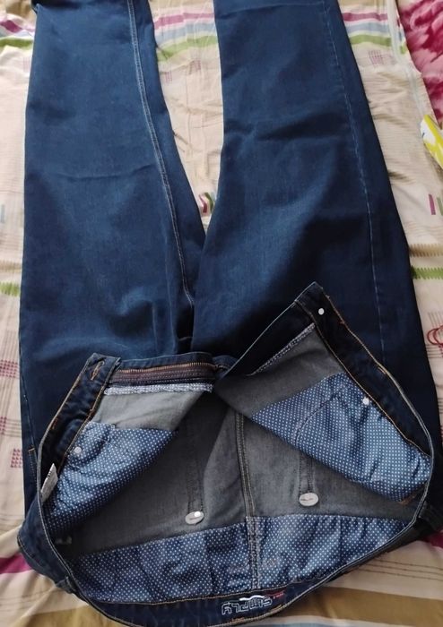 Vând blugi bărbați