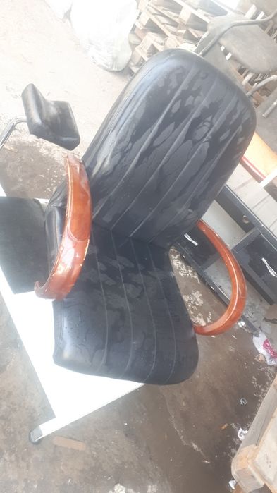 Saloni kreslo pedikyurga yengidey