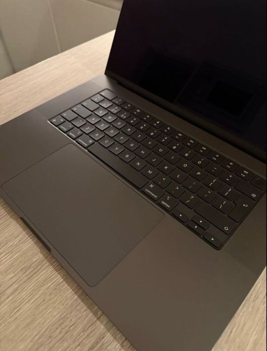 Macbook Pro 16 inch M3 Pro 18 Gb 512 SSD