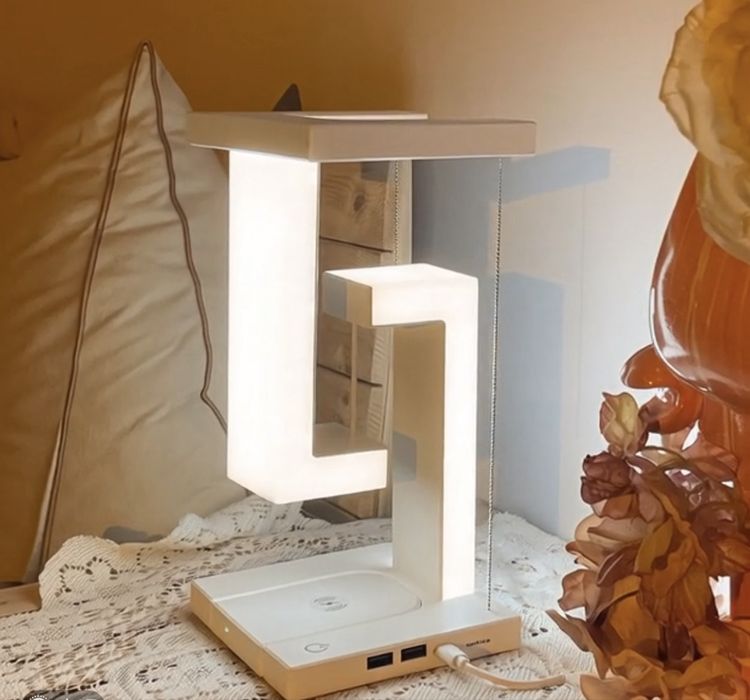 Антигравитационная лампа 2в1 с беспроводной зарядкой — Хит 2026!