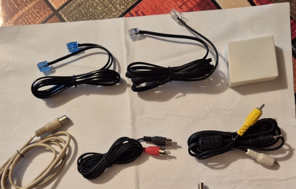 Lot cabluri telefon+audio-video 2xrca+diverse