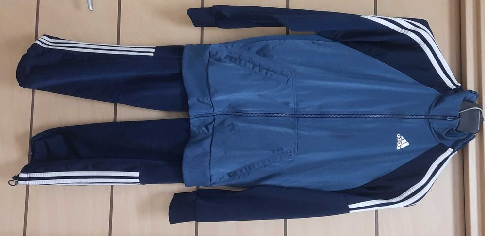 Adidas-Много Запазен