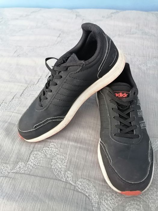 Маратонките Adidas