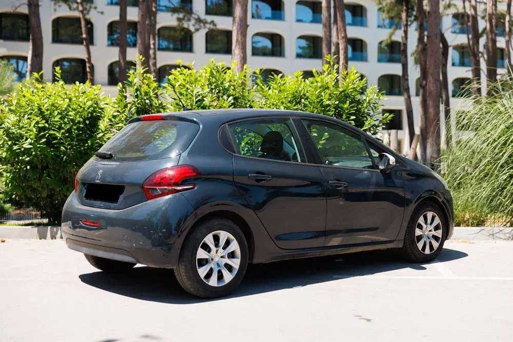 Peugeot 208 ръчна