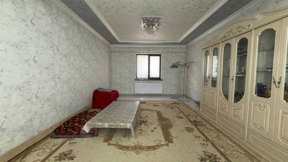 Шахар маркази 2-мактаб 2 қаватда 3 хонали квартира сотилади. ID:1803