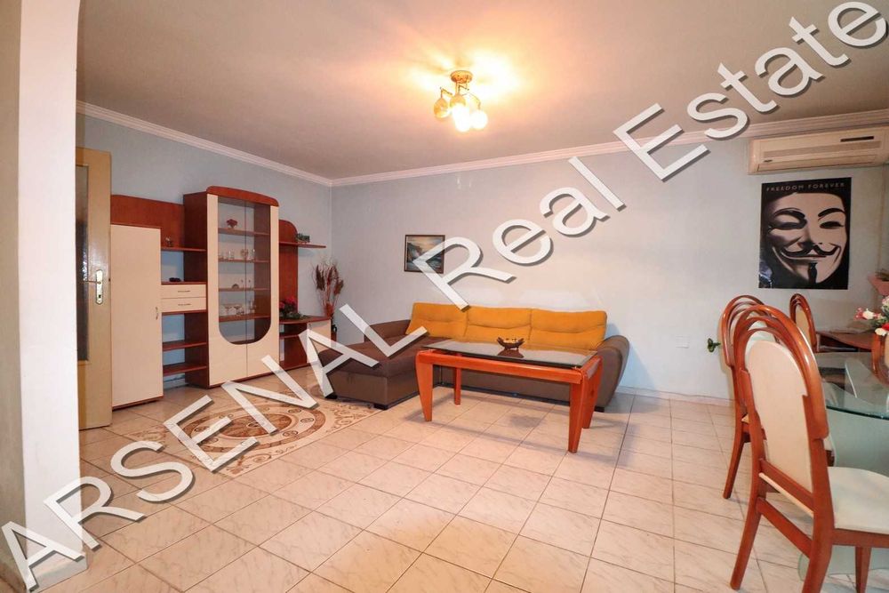 Дава се под наем Двустаен апартамент в София, Лозенец - 80 кв.м за 598.23 € - Снимка #2