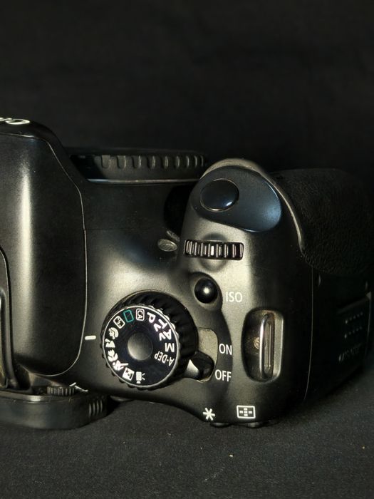 Продам фотоаппарат Canon EOS 550D Kit