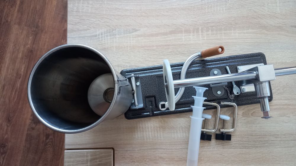 Уред за пълнене на наденица