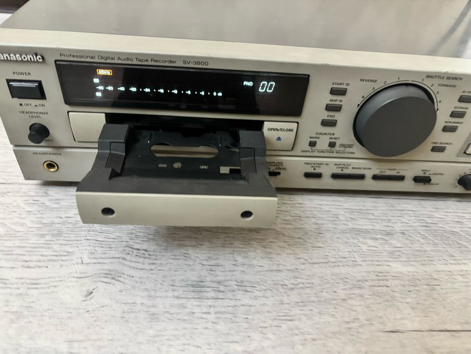 Panasonic SV-3800 Professional DAT Recorder