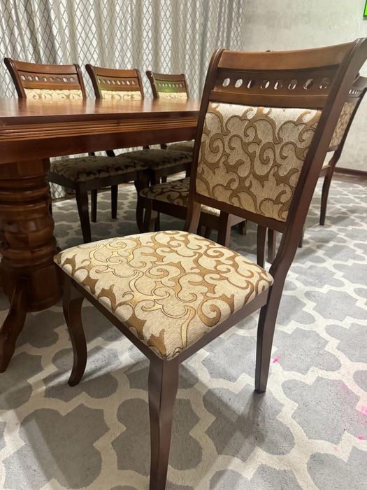 Стол и стулья для зала