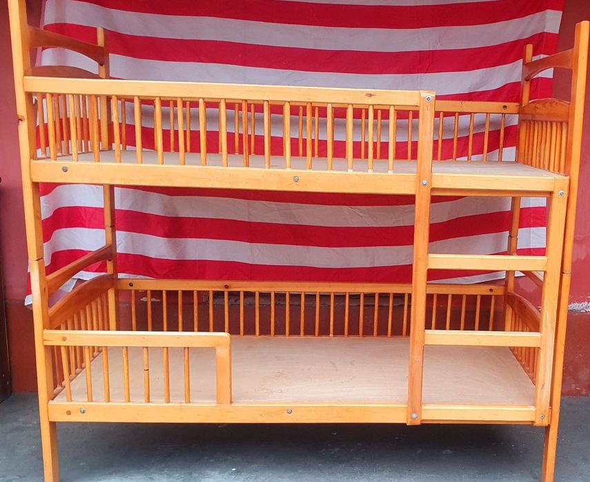 Bolajonlar uchun 2 etajli karovat.