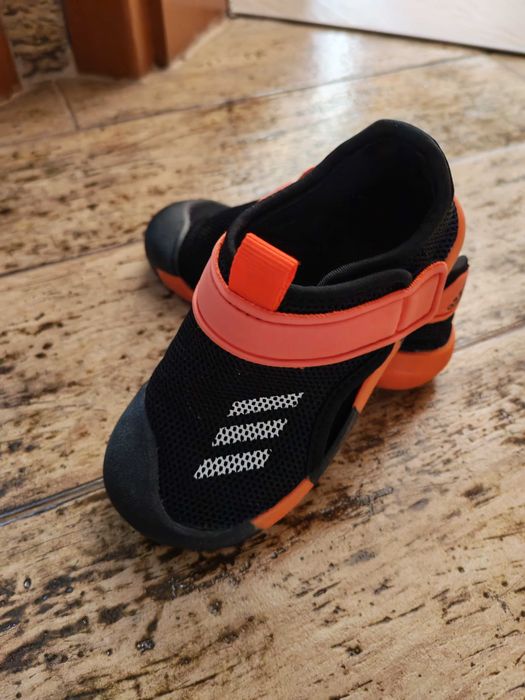 Adidas маратонки 26 1/2, сандали crocs