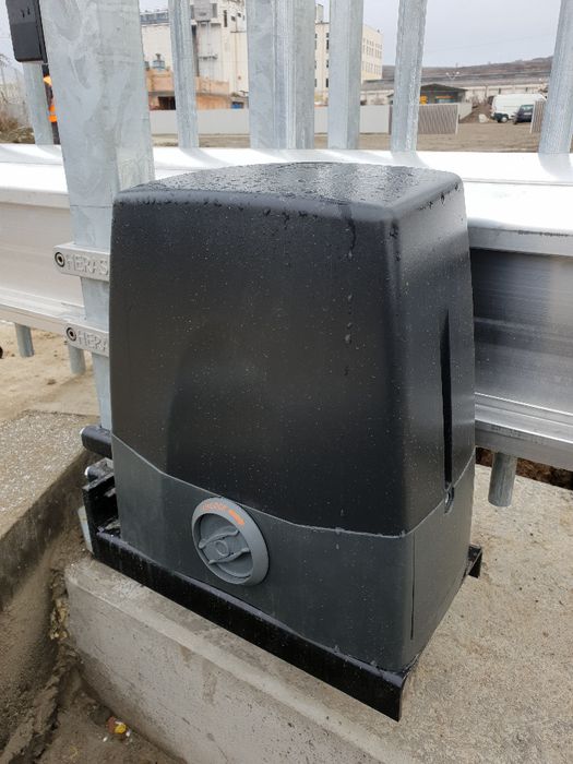 Automatizare poarta culisanta autoportanta industriala 1500kg, CARDIN