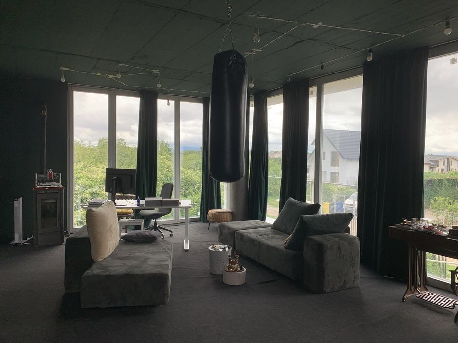 Birou lucru/studio diverse sau de locuit, de inchiriat