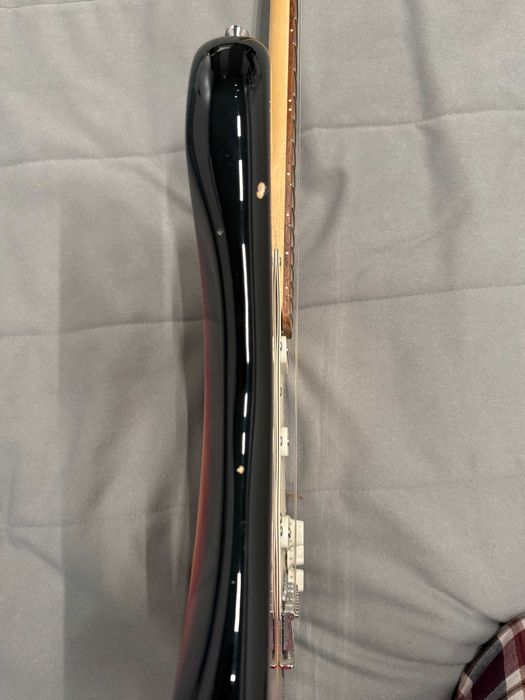 Электрогитара "Rocket" и акустика "Agnetha"