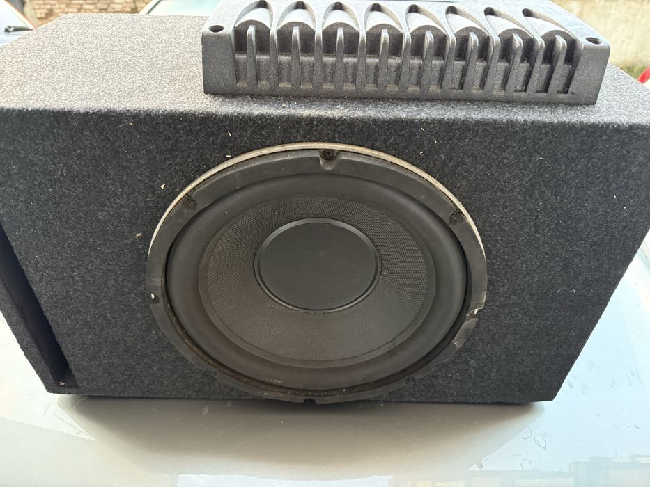 Бас каса с усилвател