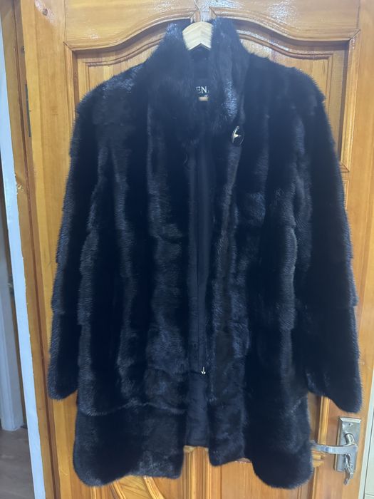 Шуба норка в отличном состоянии, черного цвета без изъянов…