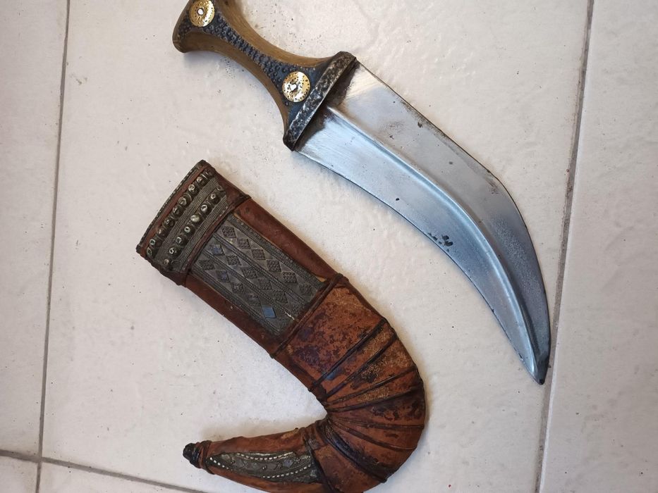 Стари пушки пищови саби ножове оръжия