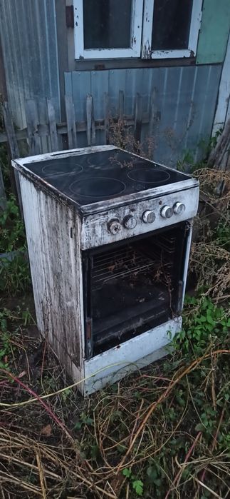 Продам электрическую плиту