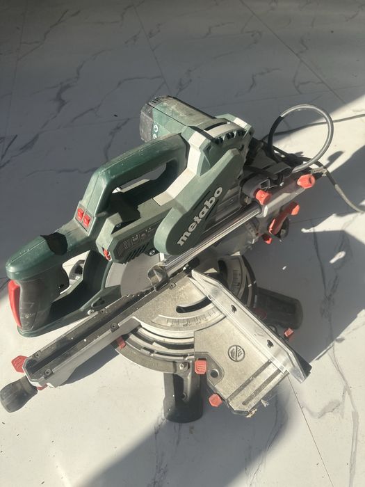 Продам торцевую пилу metabo