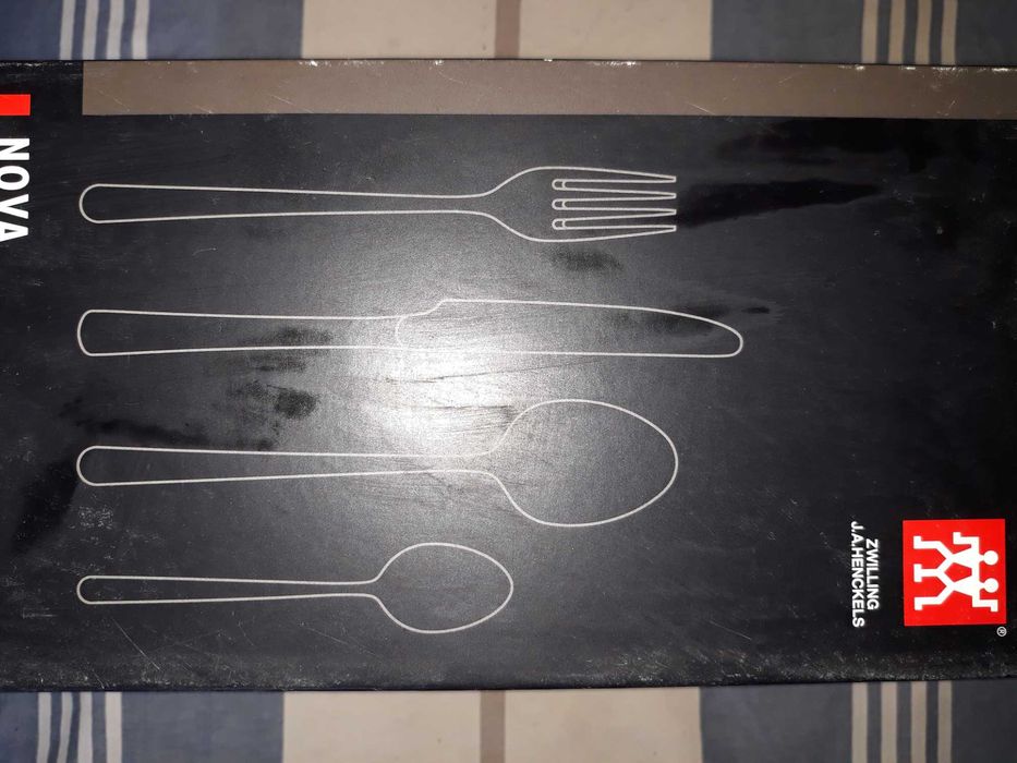 Комплект прибори -6 човека (24 части ) + допълнителни прибори ZWILLING