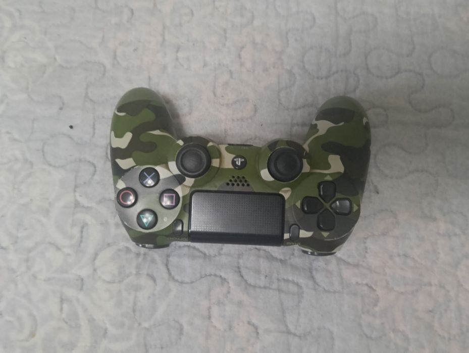 PS4 slim, 5 jocuri, 2 manete, cablu hdmi si cablu de PS4