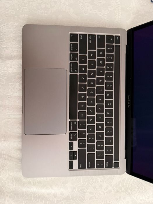 MacBook Pro 13", 2020, Two Thunderbolt 3 ports