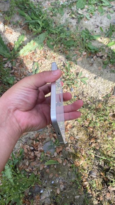 Продаю iphone 12 white edition