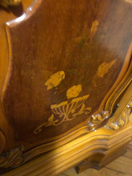 Mobilier din lemn masiv